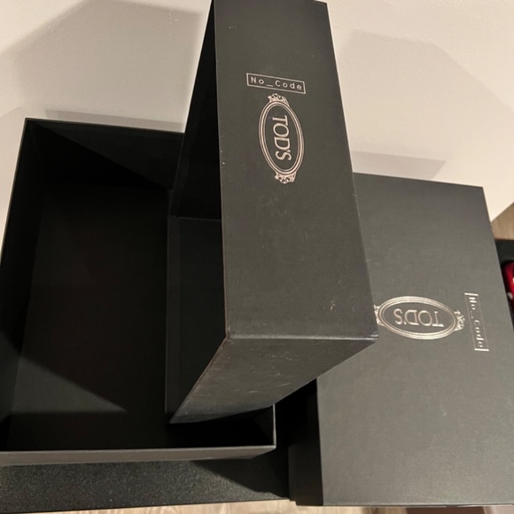Tod’s Box - Picture 2 of 3